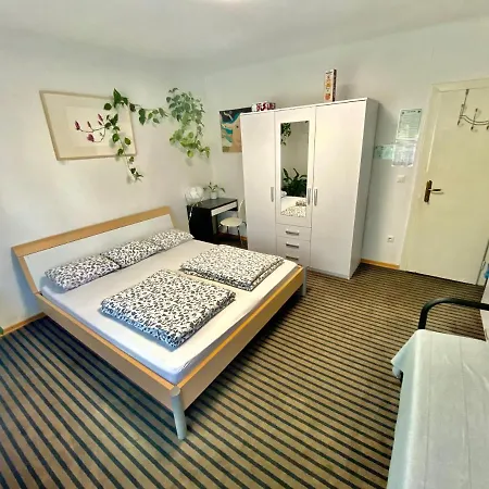 Family Greenslo 2* ليوبليانا