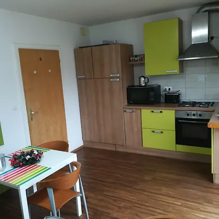 Family Greenslo 2* ليوبليانا