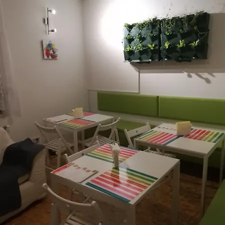 بيت ضيافة Family Greenslo