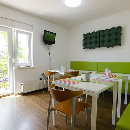 بيت ضيافة Family Greenslo 2*