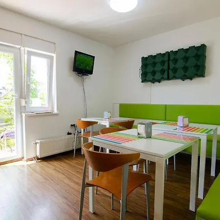 Family Greenslo 2* ليوبليانا