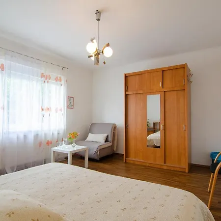 بيت ضيافة Family Greenslo