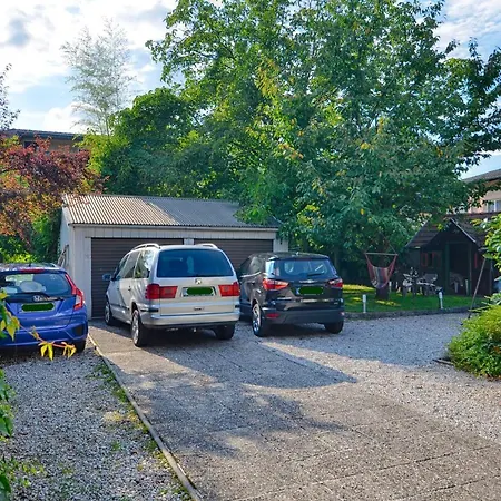 Family Greenslo بيت ضيافة