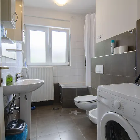 Family Greenslo Pensión 2*