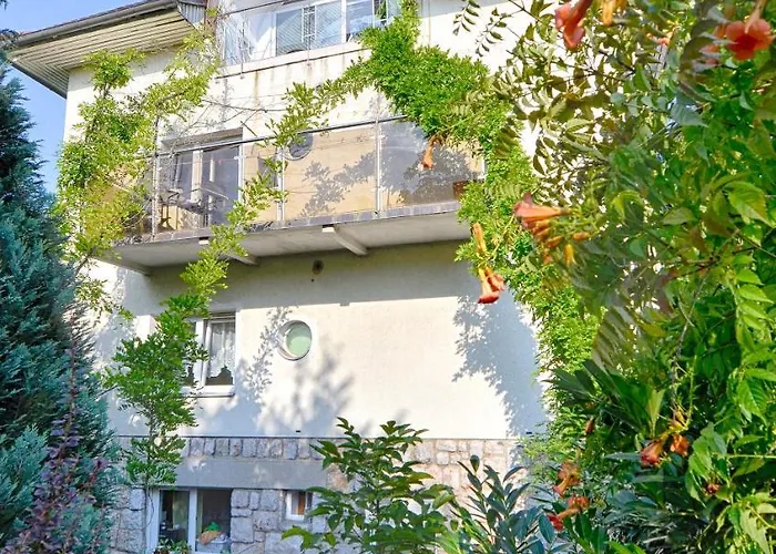 Guest house Family Greenslo 2*