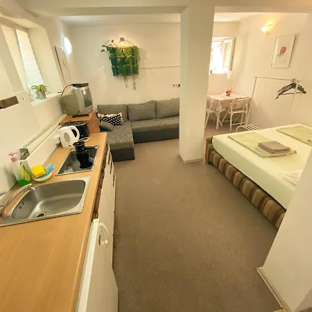 Family Greenslo Guest house 2*